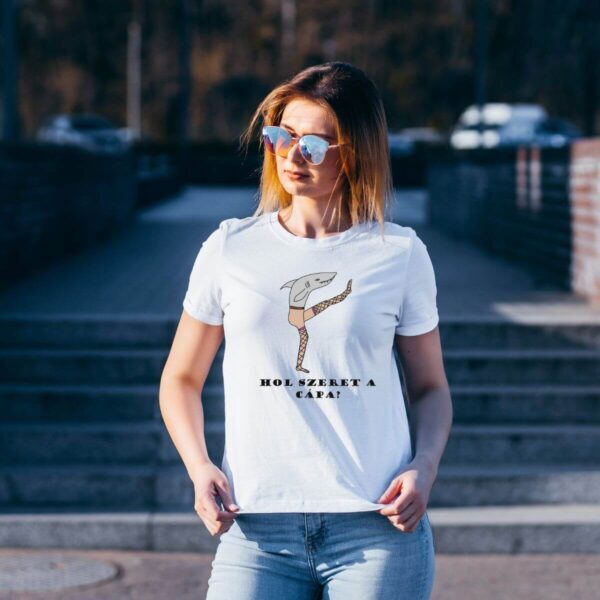 Hol szeret a cápa? - unisex póló