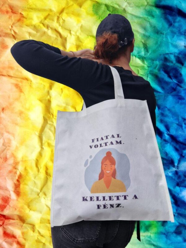 Fiatal voltam. Kellett a pénz. -táska