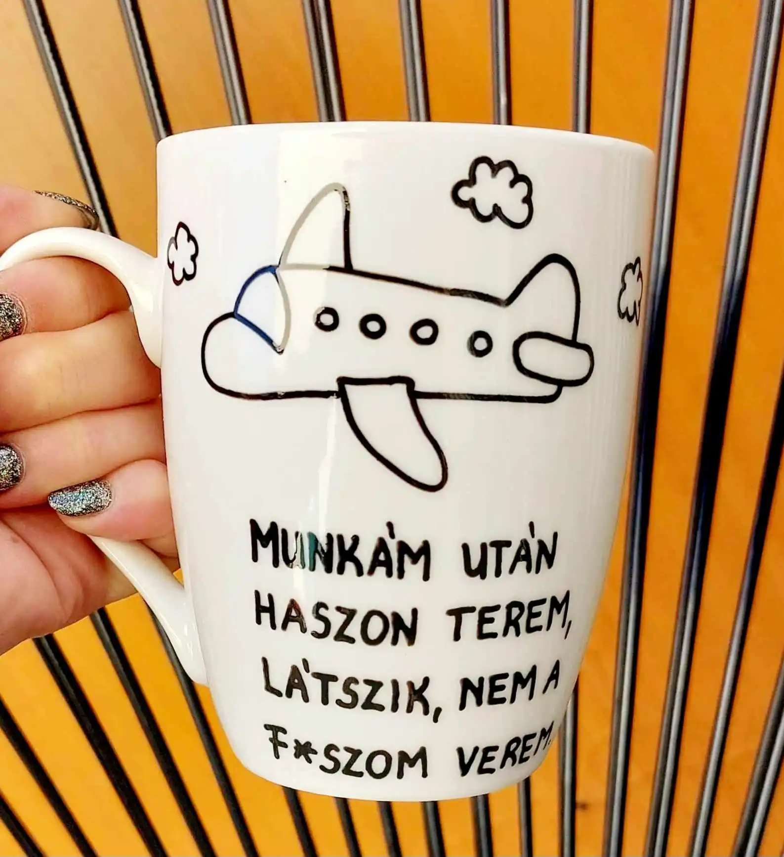 Munkám után haszon terem, látszik nem a f*szom verem. (Dolgozói (repülős))