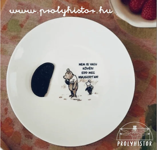 Nem is vagy kövér. Edd meg nyugodtan! Micimackó tányér